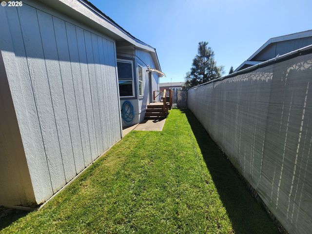 3025 HOLLYRIDGE Loop Ne, Salem, OR 97305