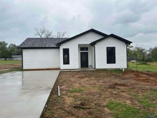 208 W Houston St., Daingerfield, TX 75638