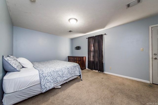 100 E Lauren Road, Searcy, AR 72143