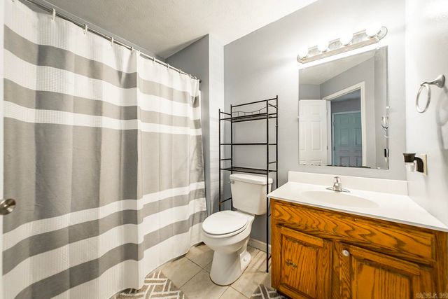 100 E Lauren Road, Searcy, AR 72143