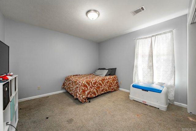 100 E Lauren Road, Searcy, AR 72143