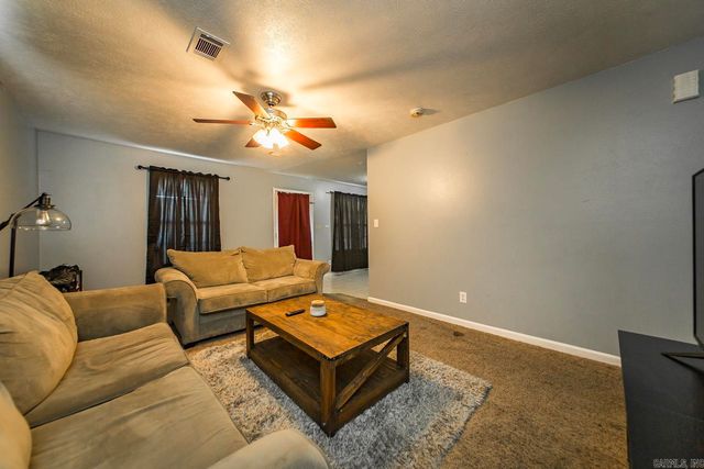 100 E Lauren Road, Searcy, AR 72143