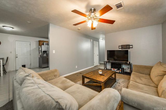 100 E Lauren Road, Searcy, AR 72143