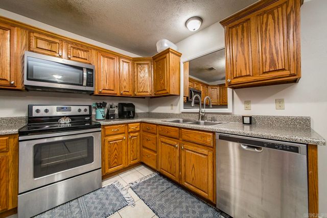 100 E Lauren Road, Searcy, AR 72143