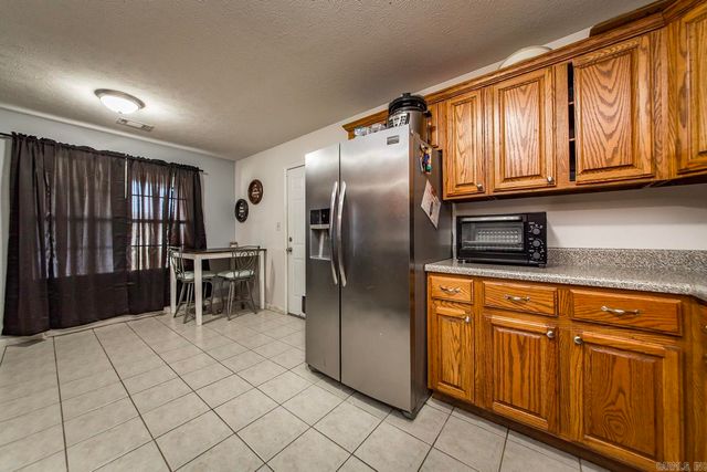 100 E Lauren Road, Searcy, AR 72143