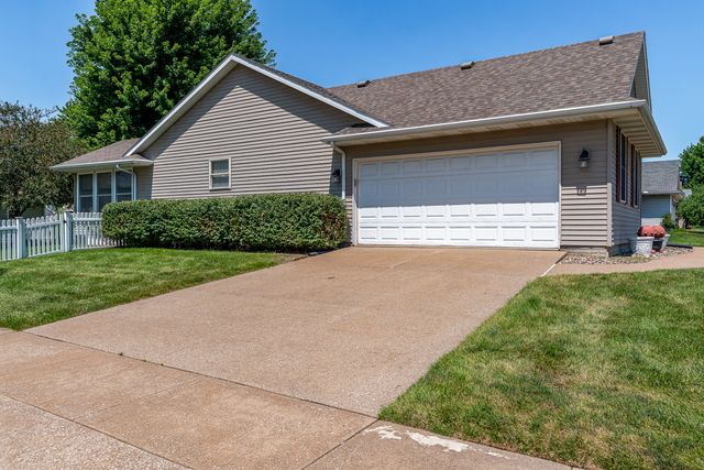 5802 Heather Avenue, Davenport, IA 52807