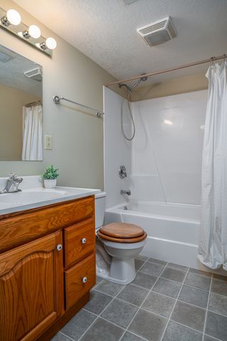 5802 Heather Avenue, Davenport, IA 52807