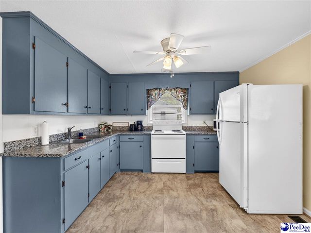 1033 E Carolina Ave, Hartsville, SC 29550