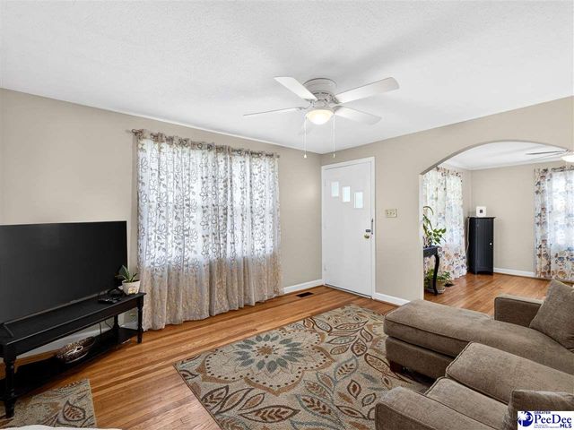 1033 E Carolina Ave, Hartsville, SC 29550