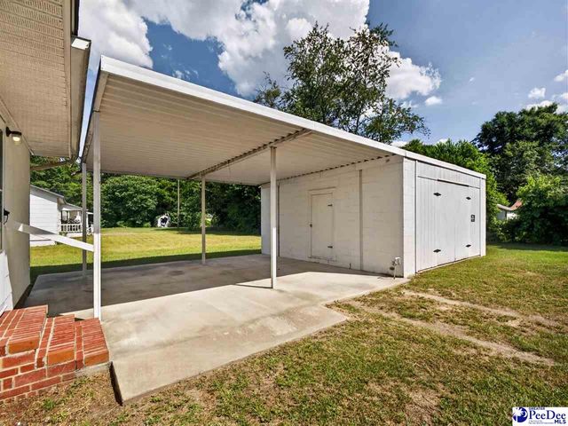 1033 E Carolina Ave, Hartsville, SC 29550