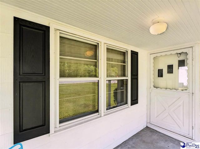 1033 E Carolina Ave, Hartsville, SC 29550