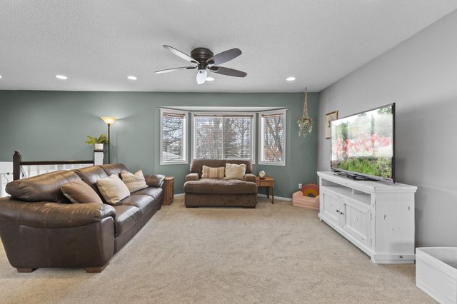 5462 Kalenda Drive NE, Albertville, MN 55301