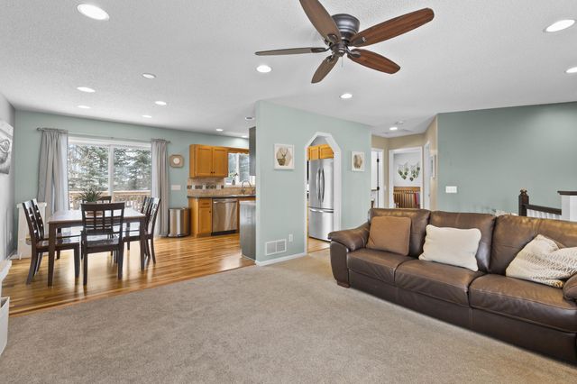 5462 Kalenda Drive NE, Albertville, MN 55301