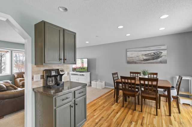 5462 Kalenda Drive NE, Albertville, MN 55301