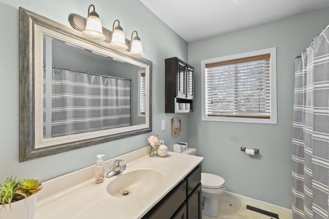 5462 Kalenda Drive NE, Albertville, MN 55301