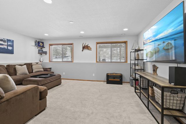 5462 Kalenda Drive NE, Albertville, MN 55301