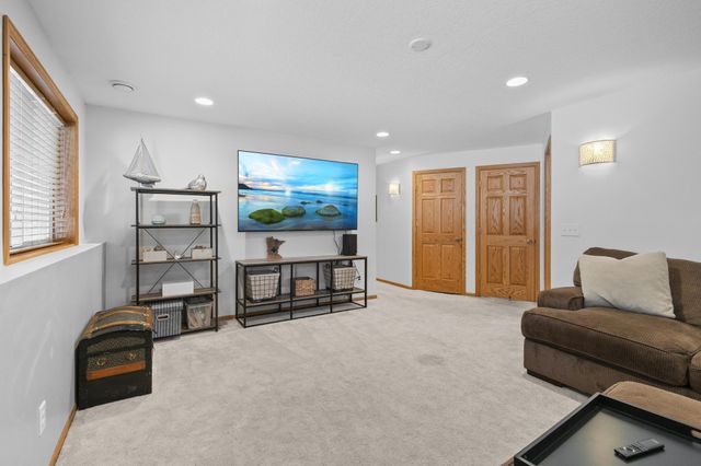 5462 Kalenda Drive NE, Albertville, MN 55301