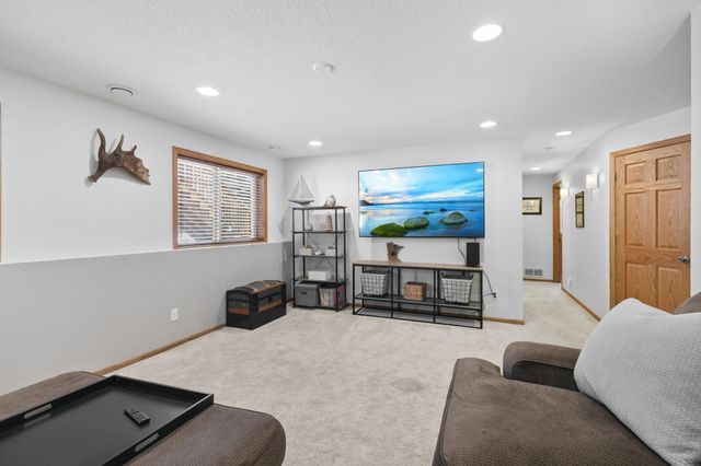 5462 Kalenda Drive NE, Albertville, MN 55301