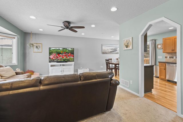 5462 Kalenda Drive NE, Albertville, MN 55301