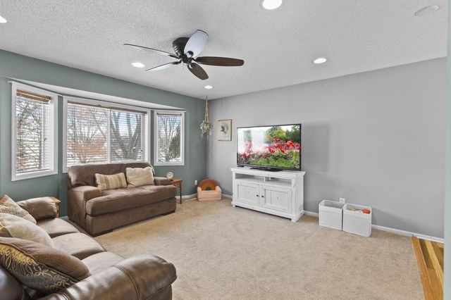 5462 Kalenda Drive NE, Albertville, MN 55301