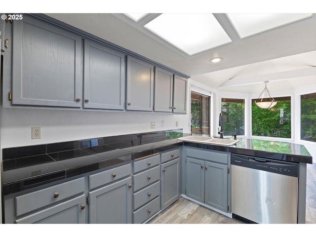 15176 Sw KILCHIS Ct, Beaverton, OR 97007