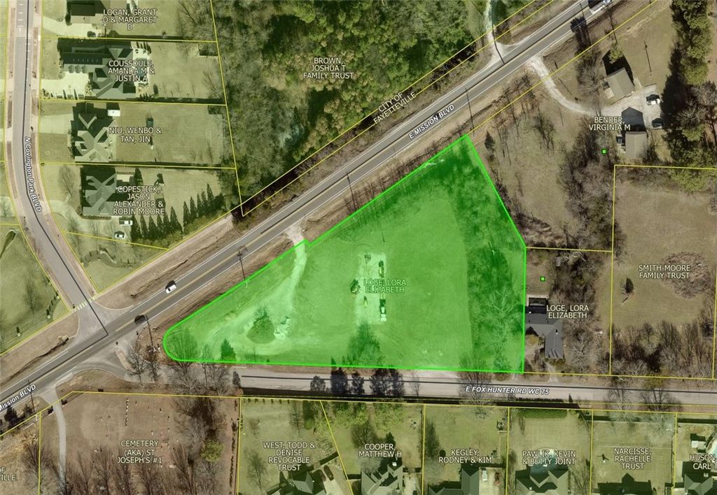 E Fox Hunter Road, Fayetteville, AR 72701