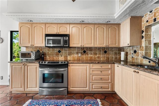 15470 Cedarwood LN 201, Naples, FL 34110