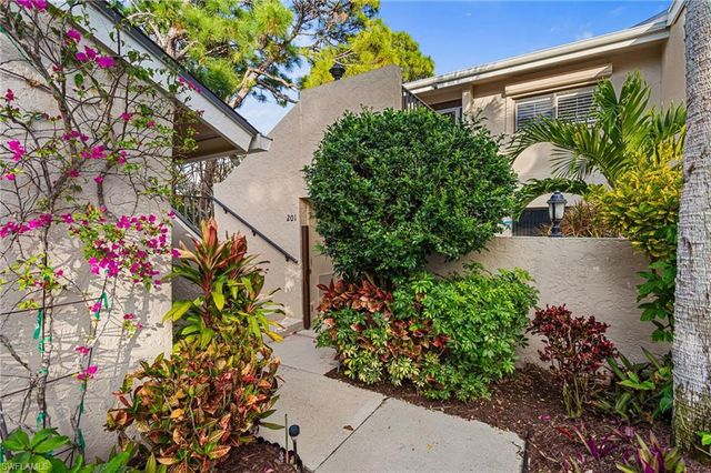 15470 Cedarwood LN 201, Naples, FL 34110