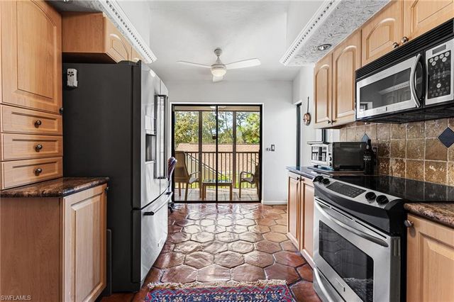 15470 Cedarwood LN 201, Naples, FL 34110