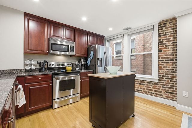 34 Clark St 5, Boston, MA 02109