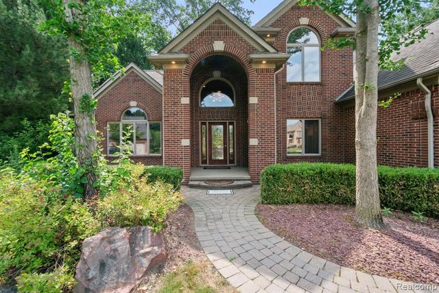 52018 Loon Court, Utica, MI 48315