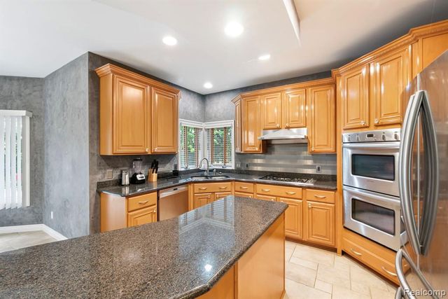 52018 Loon Court, Utica, MI 48315