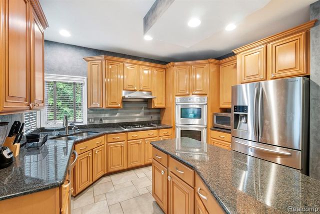 52018 Loon Court, Utica, MI 48315