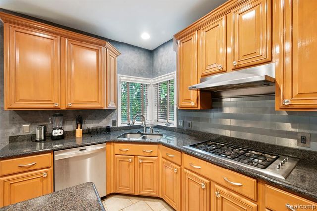 52018 Loon Court, Utica, MI 48315