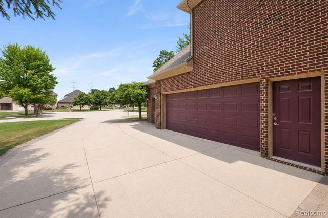 52018 Loon Court, Utica, MI 48315