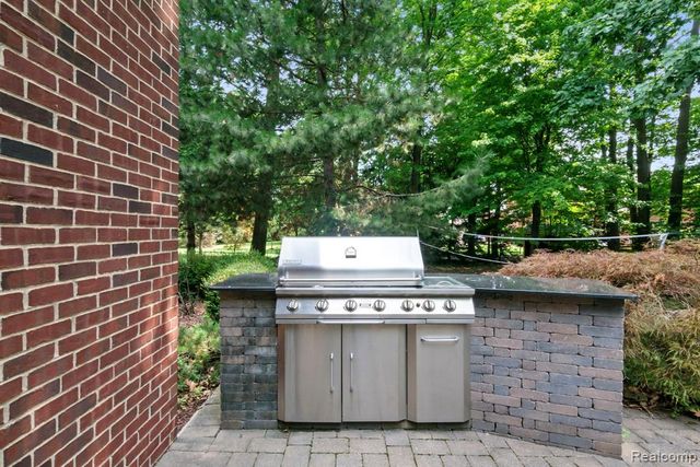 52018 Loon Court, Utica, MI 48315