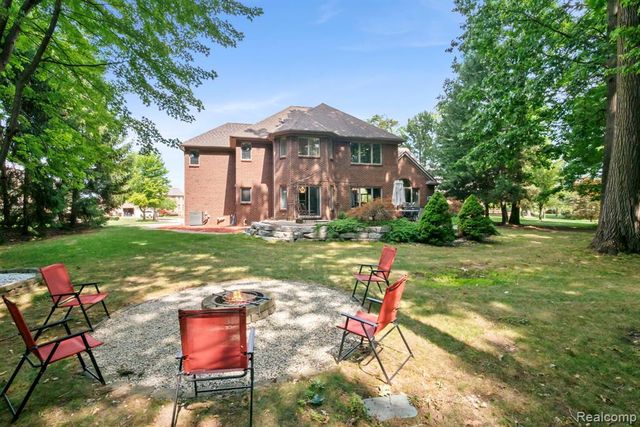 52018 Loon Court, Utica, MI 48315