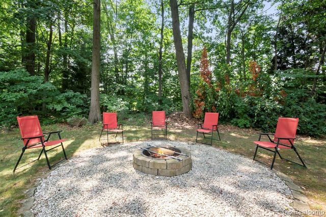 52018 Loon Court, Utica, MI 48315
