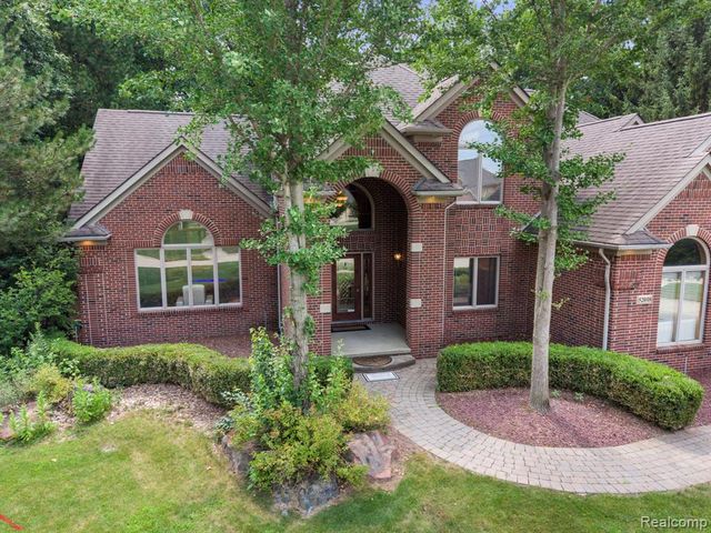 52018 Loon Court, Utica, MI 48315