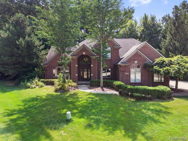 52018 Loon Court, Utica, MI 48315