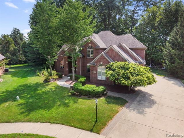52018 Loon Court, Utica, MI 48315