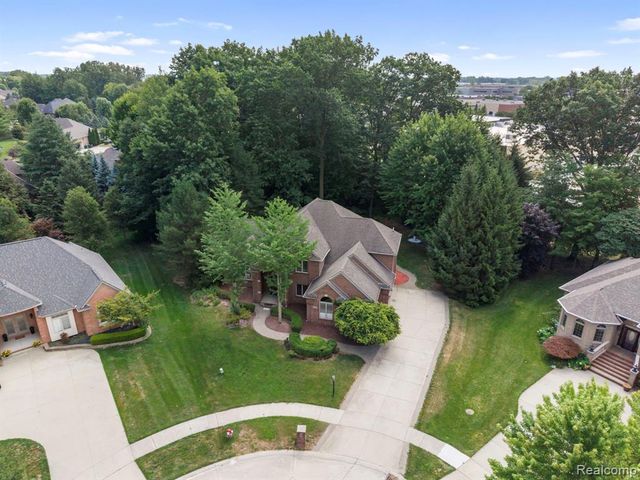 52018 Loon Court, Utica, MI 48315