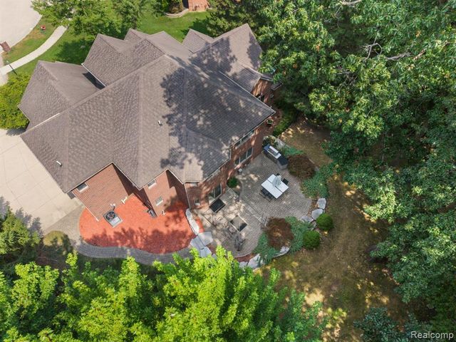 52018 Loon Court, Utica, MI 48315