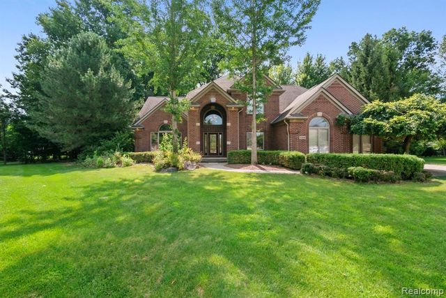 52018 Loon Court, Utica, MI 48315