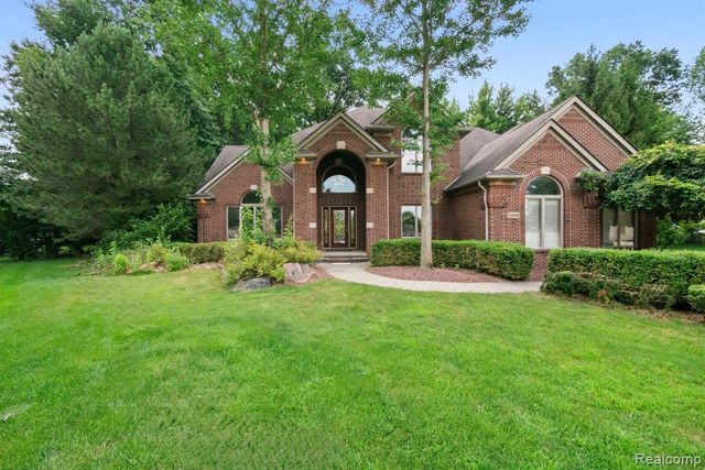 52018 Loon Court, Utica, MI 48315