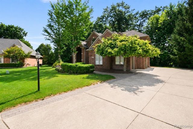 52018 Loon Court, Utica, MI 48315