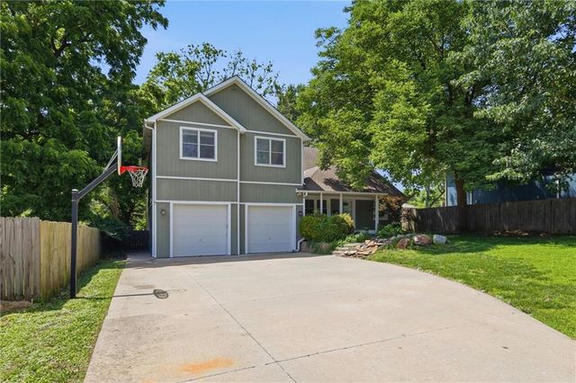 7612 Eby Avenue, Overland Park, KS 66204