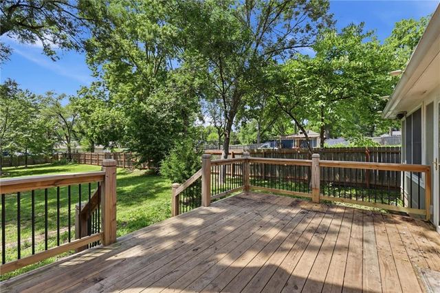7612 Eby Avenue, Overland Park, KS 66204