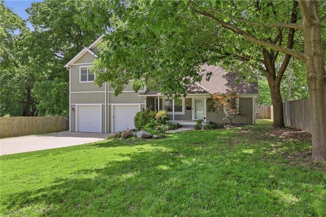 7612 Eby Avenue, Overland Park, KS 66204