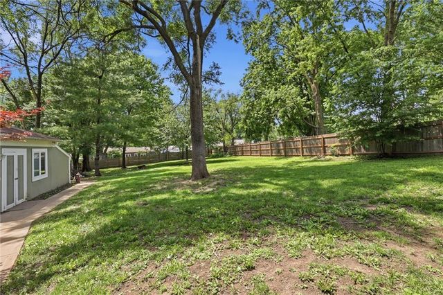 7612 Eby Avenue, Overland Park, KS 66204
